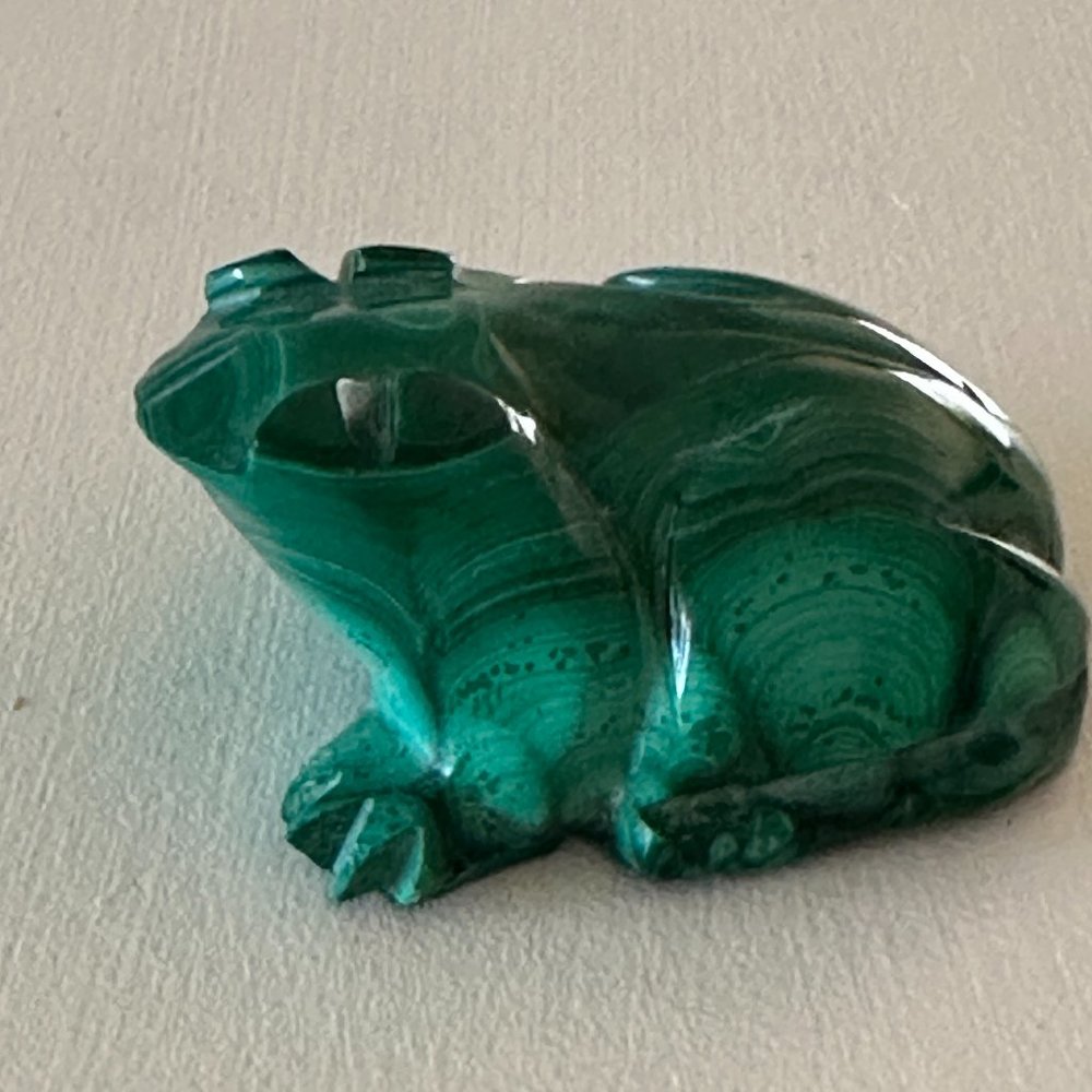 Malachite frog figurine small